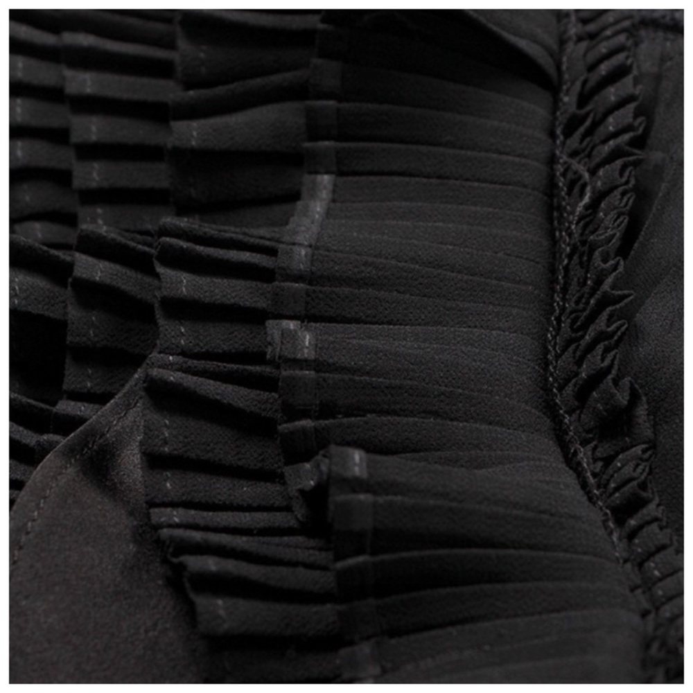 Black Silky Top The Lonnabryy - Picture 5 of 6